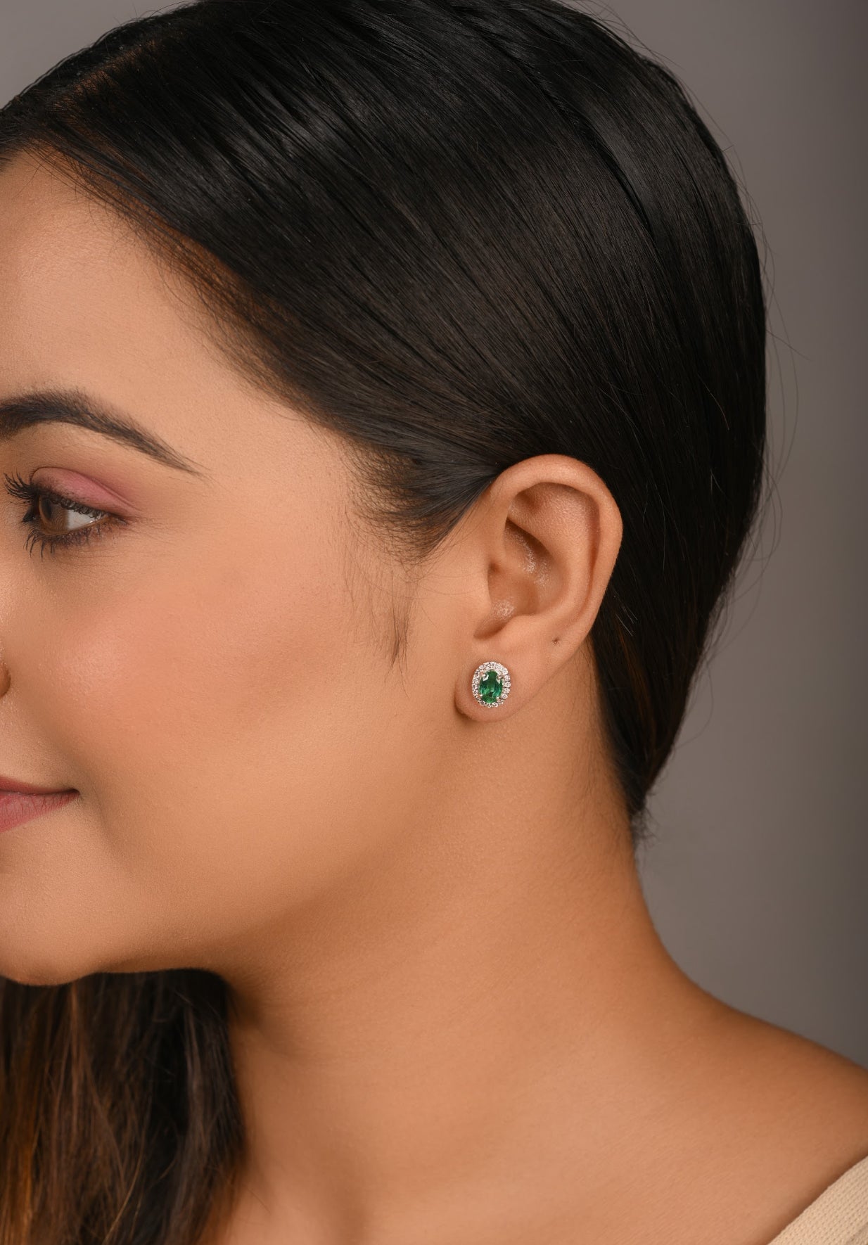 TIMELESS EMERALD DIAMOND EARRINGS