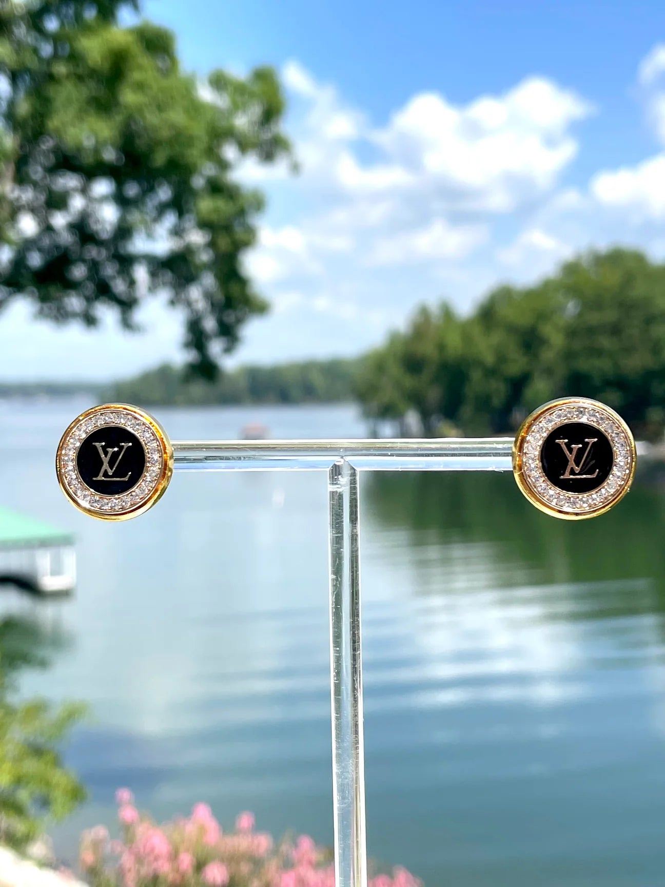 GOLD ACCENT STUDS