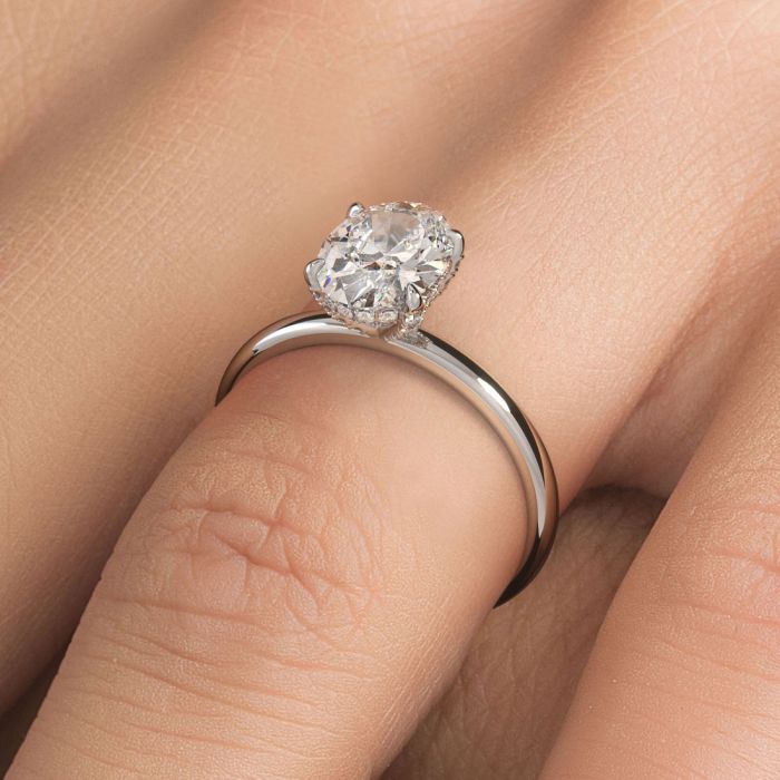 OVAL ENGAGEMENT RING
