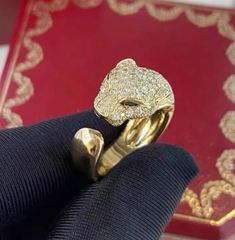 ICONIC DIAMOND RING.